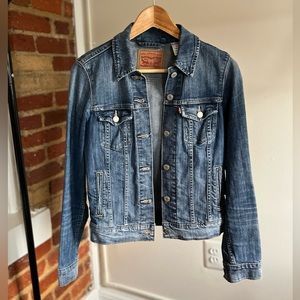 Levi’s Cropped Denim Jacket Size XS